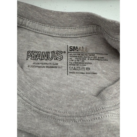 Peanuts Snoopy Christmas Lights Graphic T-Shirt Heather Gray Crew Neck Small - Picture 3 of 4